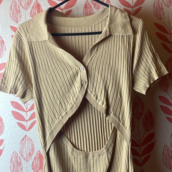 No tags anywhere but NEW. Size M. - Picture 4 of 6